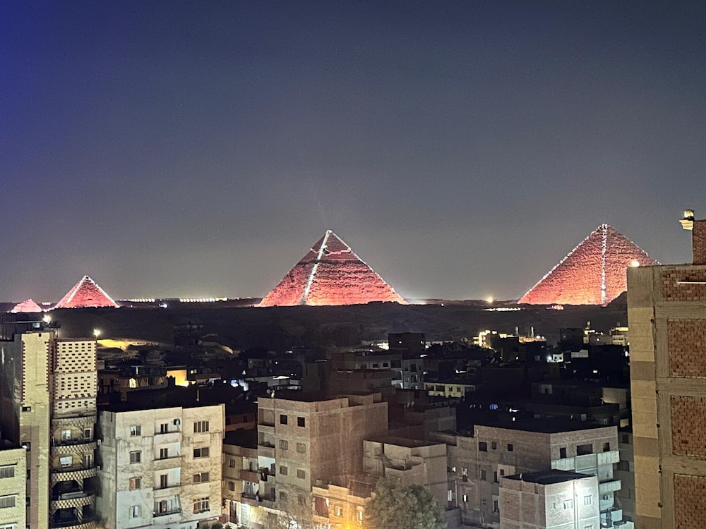 topaz pyramids view inn