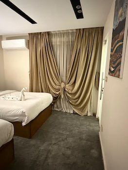 topaz pyramids view inn