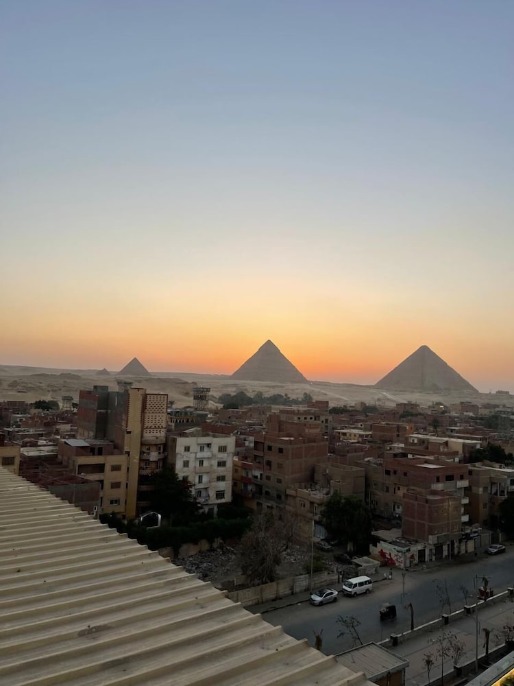 topaz pyramids view inn