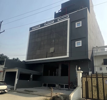 Hotel Golden Tulip'z,,2 star