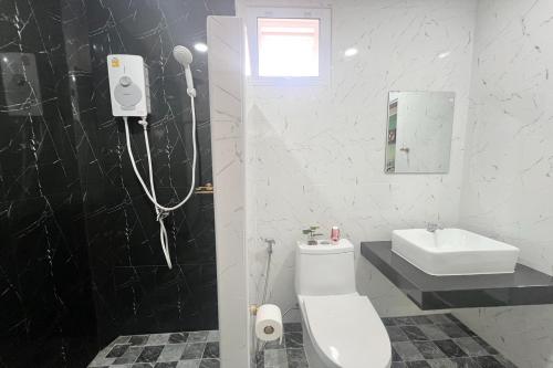 Koon Hom Apartment,,3 star