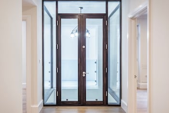 buckingham and lloyds knightsbridge