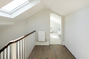 Buckingham & Lloyds Knightsbridge,,5 star