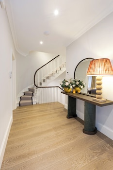 Buckingham & Lloyds Knightsbridge,,5 star