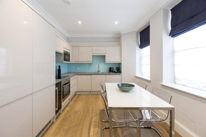 buckingham and lloyds knightsbridge