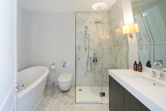 buckingham and lloyds knightsbridge