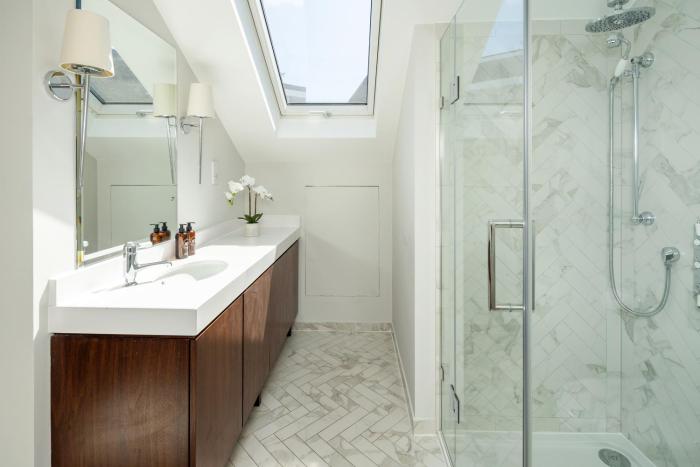 buckingham and lloyds knightsbridge