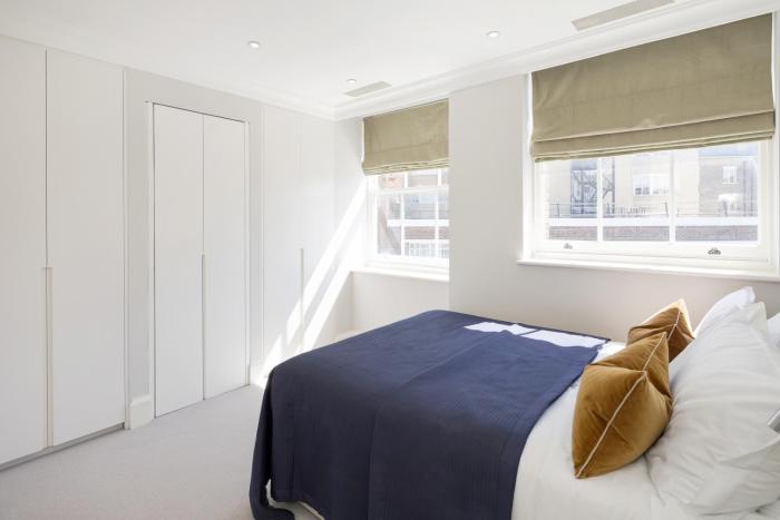 buckingham and lloyds knightsbridge