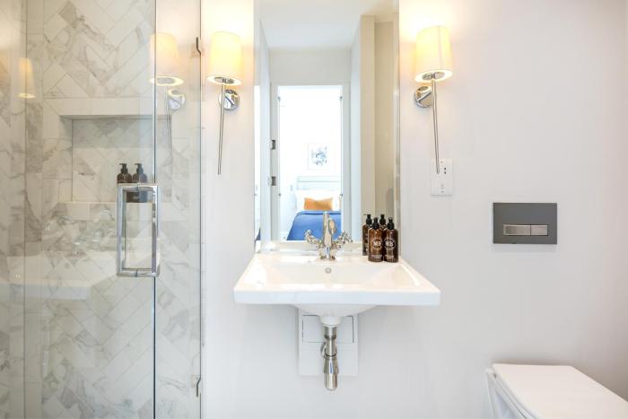 buckingham and lloyds knightsbridge