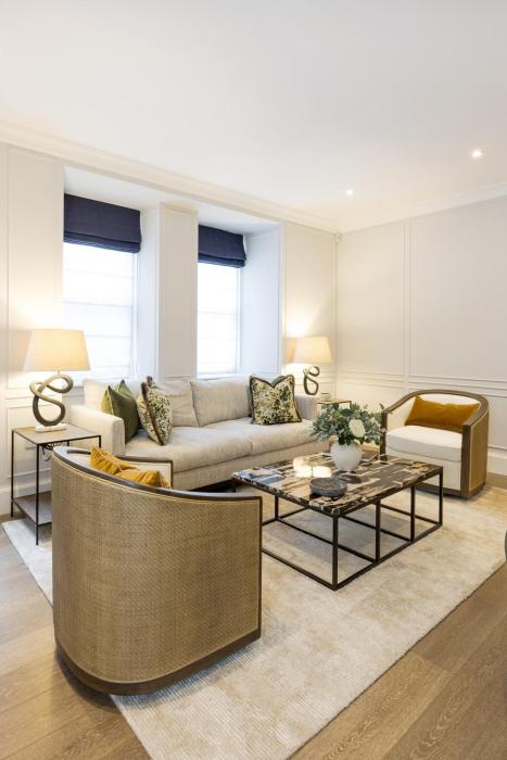 buckingham and lloyds knightsbridge