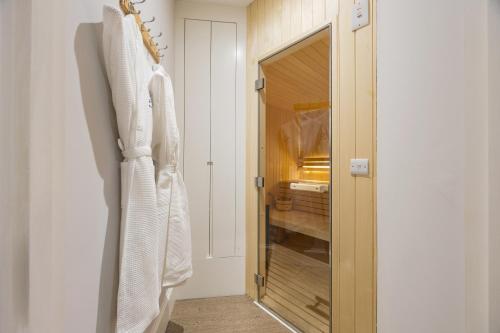 buckingham and lloyds knightsbridge