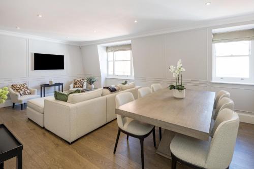 buckingham and lloyds knightsbridge