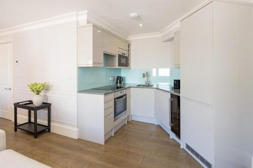 buckingham and lloyds knightsbridge