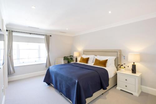 buckingham and lloyds knightsbridge