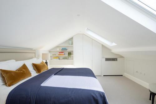 buckingham and lloyds knightsbridge