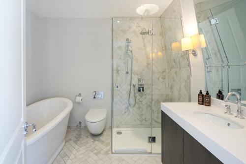 buckingham and lloyds knightsbridge