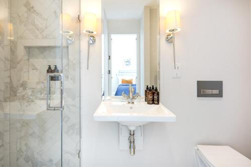 buckingham and lloyds knightsbridge