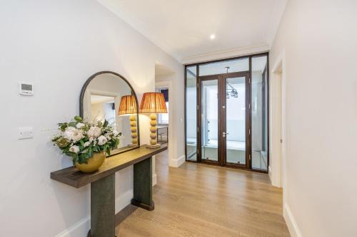 buckingham and lloyds knightsbridge