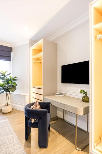 buckingham and lloyds knightsbridge