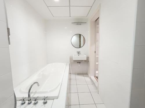 solaris dutamas by manhattan group