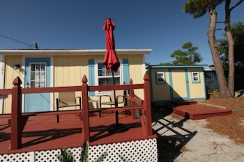 Bijou Bungalow,301 Cedar St,3 star