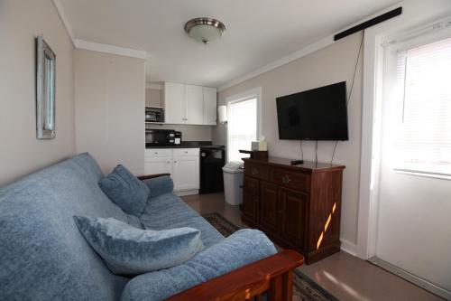 Bijou Bungalow,301 Cedar St,3 star