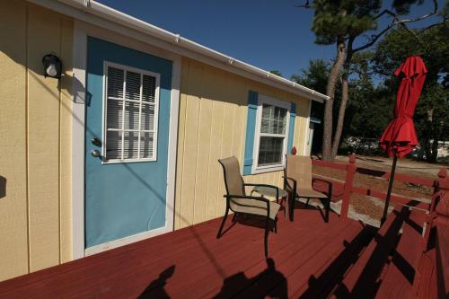 Bijou Bungalow,301 Cedar St,3 star