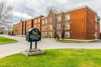 quality suites quebec