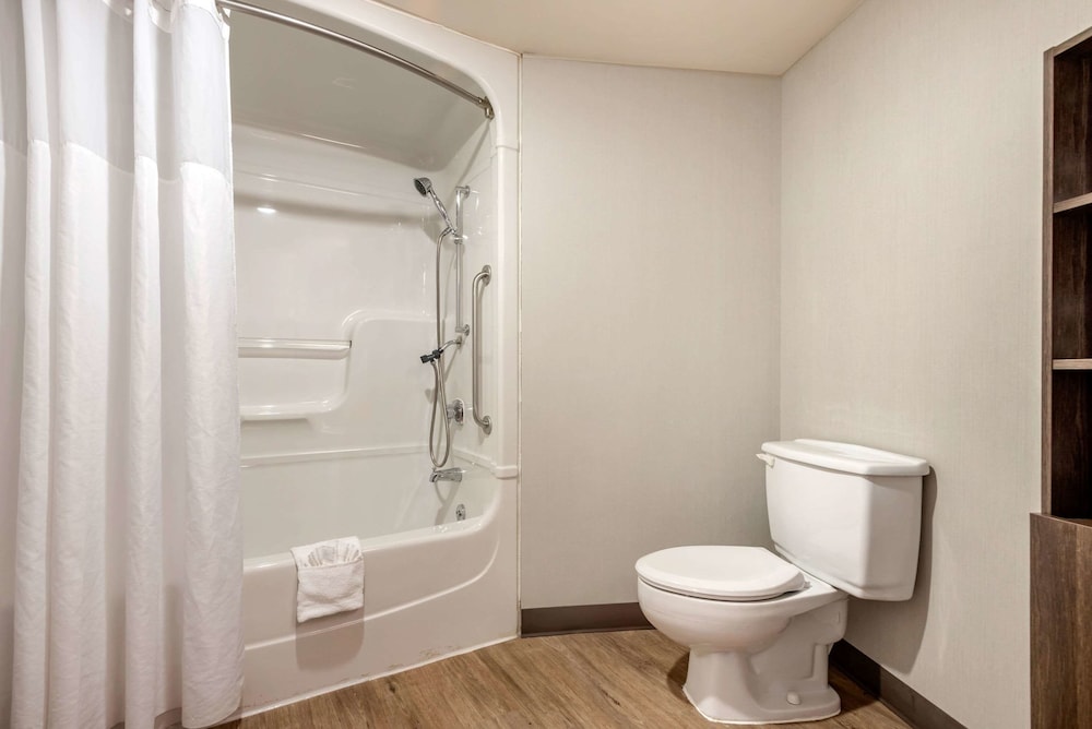 quality suites quebec