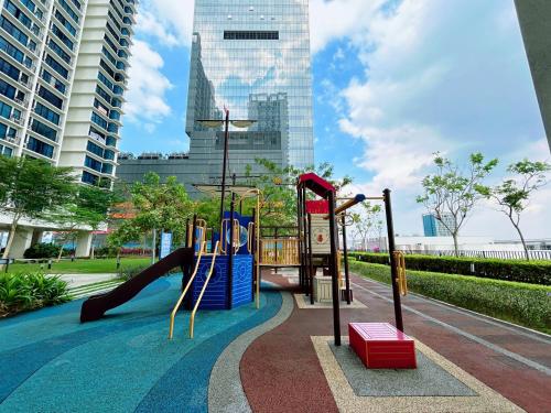 trefoil by manhattan group