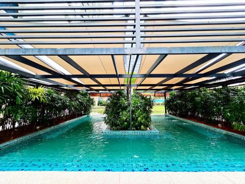 trefoil by manhattan group