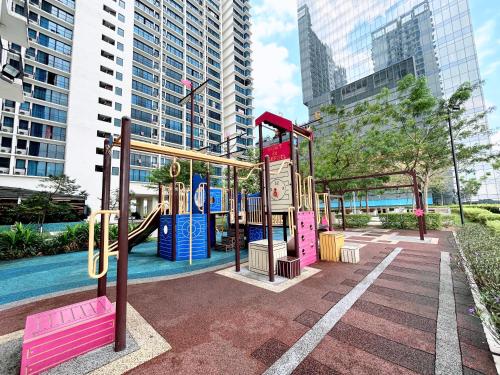 trefoil by manhattan group