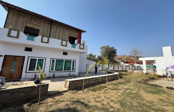 mahua monks villa resort udaipur