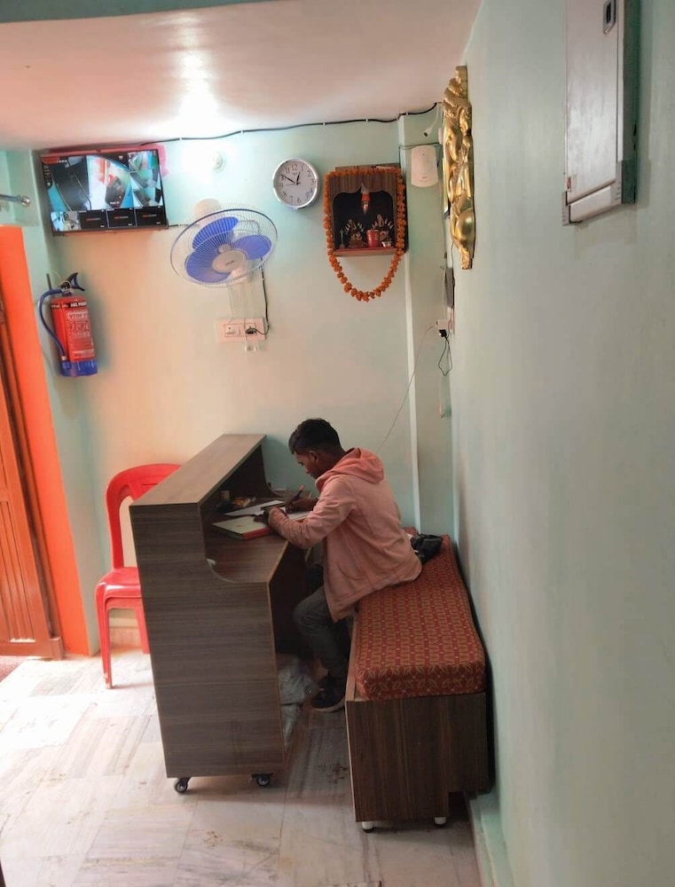 rudraksha paying guest house