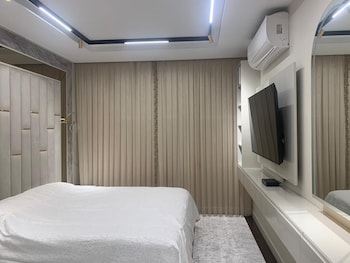 Wahde Fz-Llc,W Near Al Maktoum Airport - Dubai South,0 star