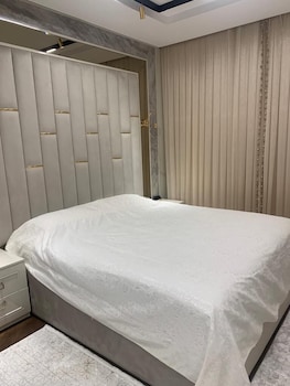 Wahde Fz-Llc,W Near Al Maktoum Airport - Dubai South,0 star