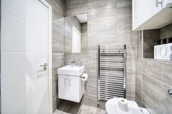 spacious 1 bedroom near hospital