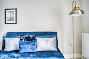 spacious 1 bedroom near hospital