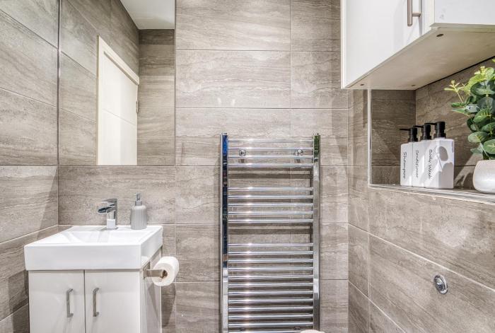 spacious 1 bedroom near hospital