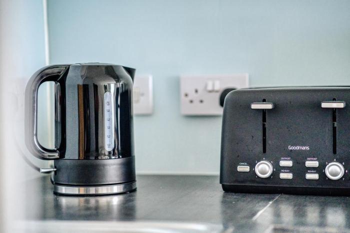 spacious 1 bedroom near hospital