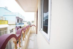 Sadhu Inn,,3 star