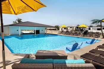 Coconuts Rv Resort,15209 Red Hollow Rd,2 star