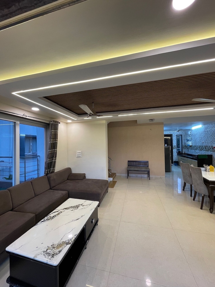 greystone 4bhk pvt pool by stellar stays