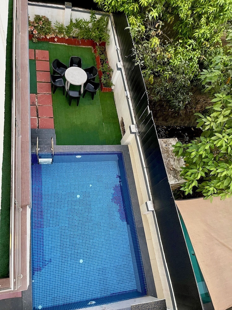 greystone 4bhk pvt pool by stellar stays