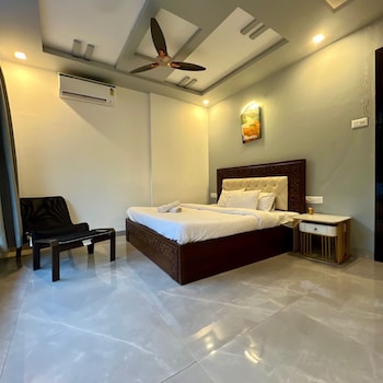 greystone 4bhk pvt pool by stellar stays