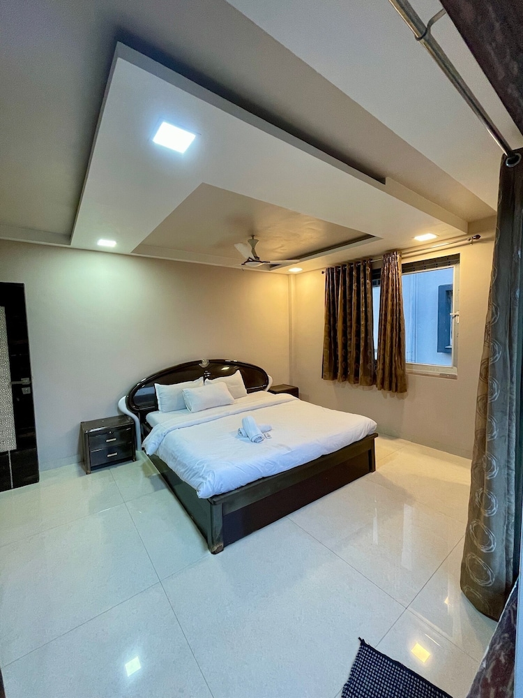 greystone 4bhk pvt pool by stellar stays