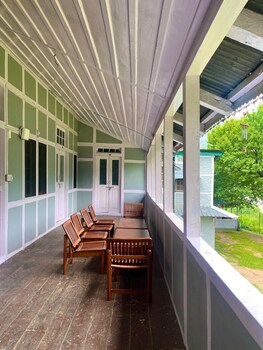 Castleton Casa,,4 star