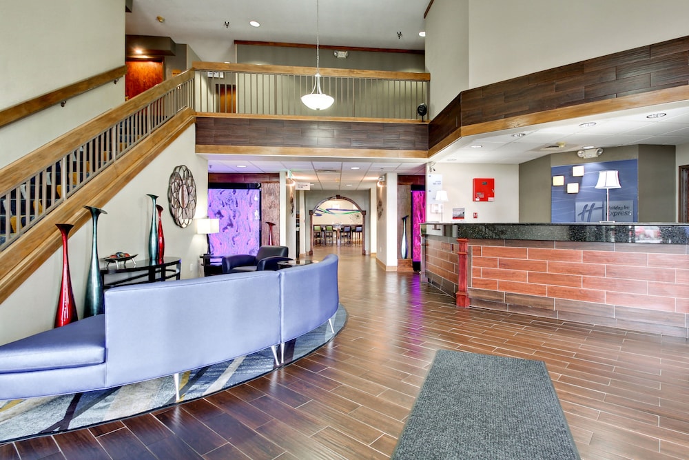 holiday inn express marshfield by ihg