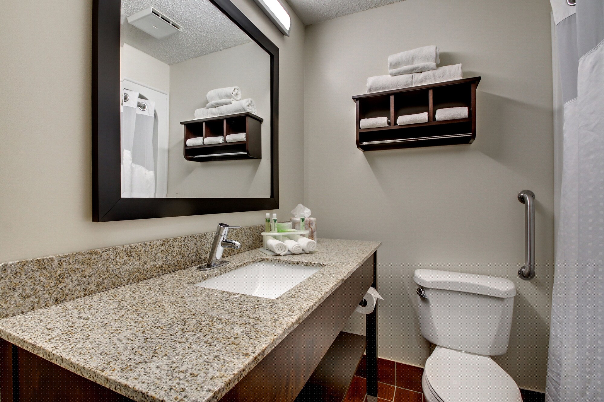 holiday inn express marshfield by ihg