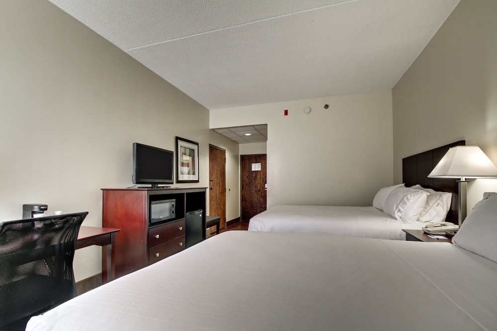 holiday inn express marshfield by ihg